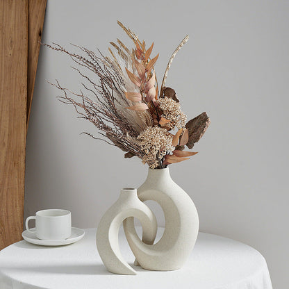 Moderne skulpturale Hohlring-Ceramic Tischvase Set mit minimalistischer asymmetrischer Silhouette
