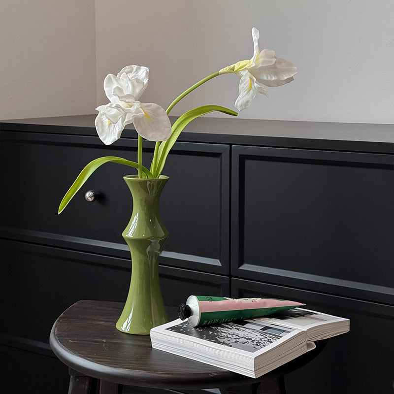 Moderne skulptierte Keramikvase
