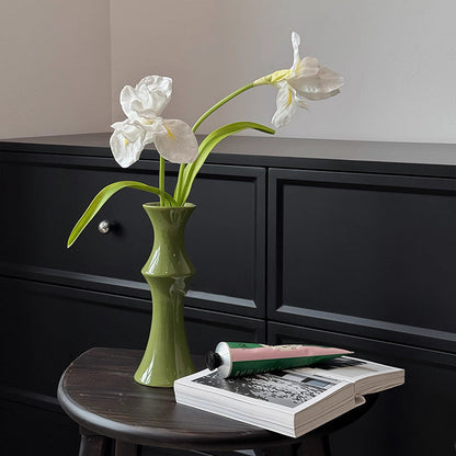 Moderne skulptierte Keramikvase