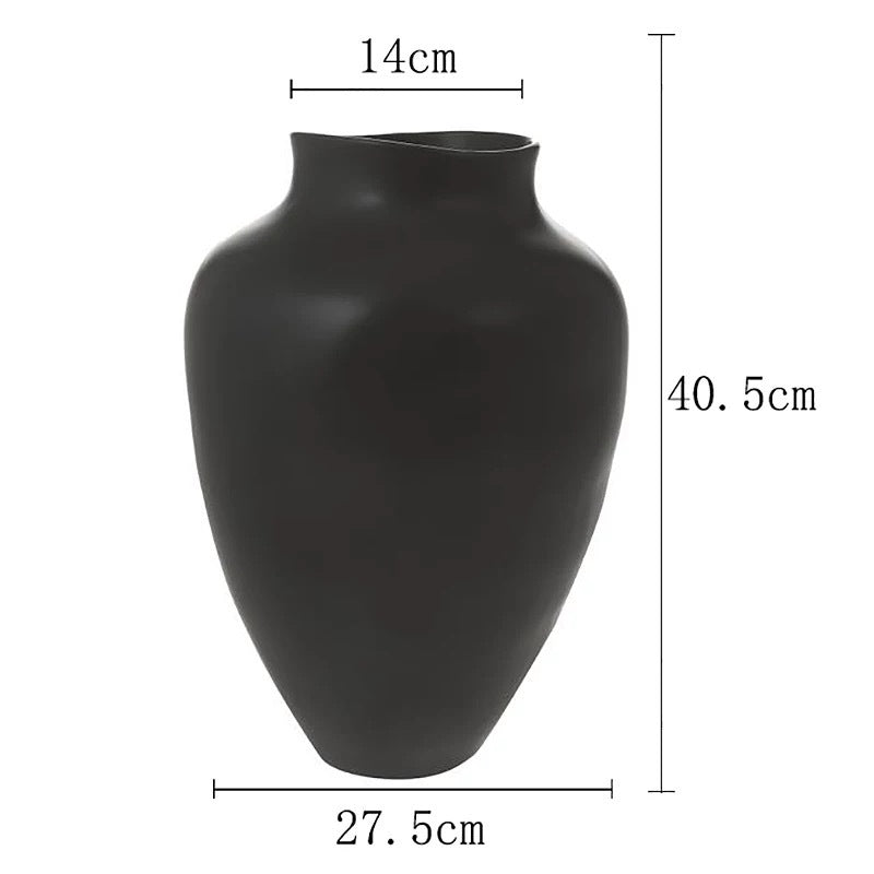 Elegante geschwungene Keramikvase