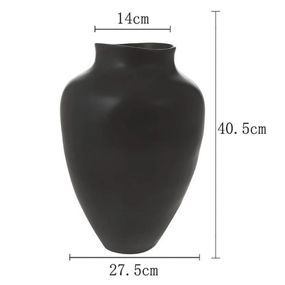 Elegante geschwungene Keramikvase
