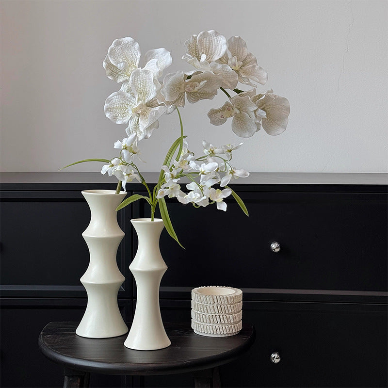Moderne skulptierte Keramikvase