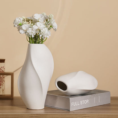 Elegante und zeitgenössische Keramikvase