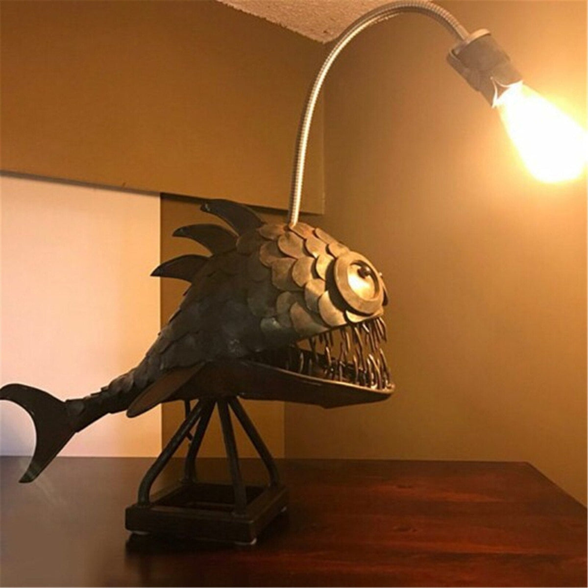 Retro-Tischlampe Anglerfisch Licht mit flexiblem Lampenkopf Künstlerische Tischlampen für Zuhause Bar Café Home Art Dekorative Ornamente