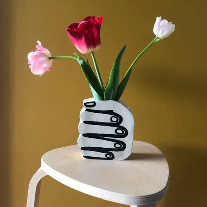 Hand Blumen Vase halten