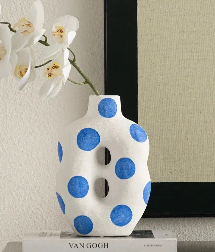 Blaue Punkte Wonky Vase