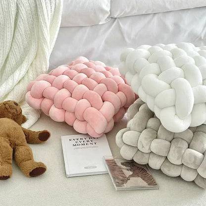 Chunky Woven Knot Cushion | Heim Zeile