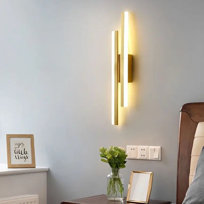 Moderne LED-Wandleuchte: Schwarz/Gold Acryl Raumschmucklicht