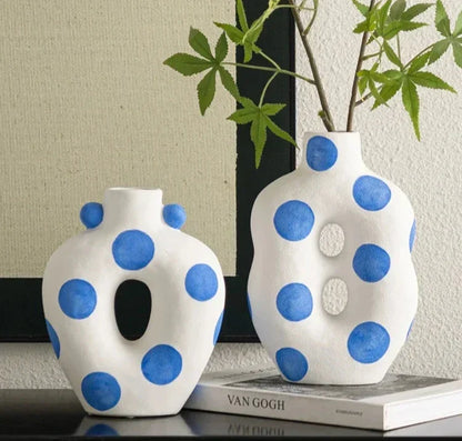 Blaue Punkte Wonky Vase