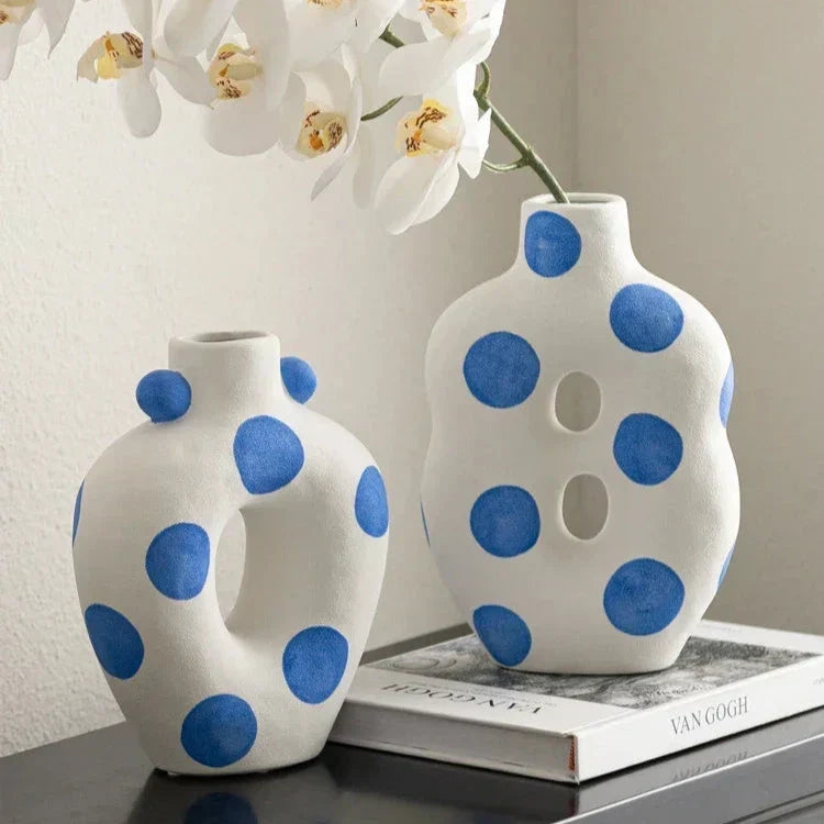 Blaue Punkte Wonky Vase