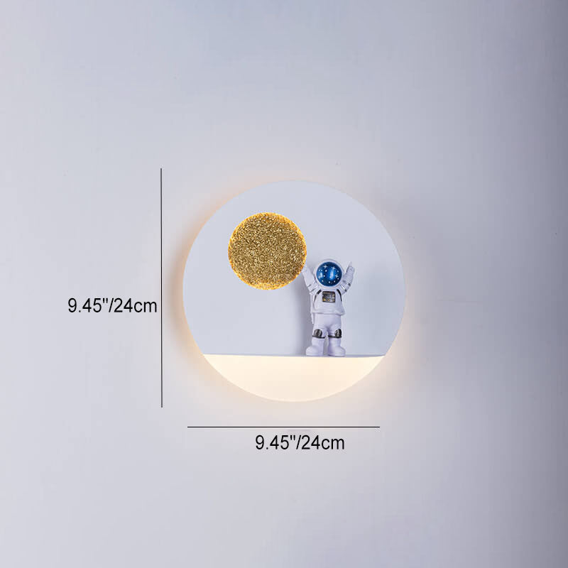 Zeitgenössische kreative Eisenharz runde Astronaut LED Wandleuchte für das Schlafzimmer