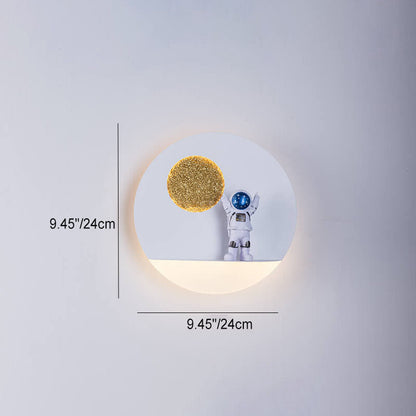 Zeitgenössische kreative Eisenharz runde Astronaut LED Wandleuchte für das Schlafzimmer
