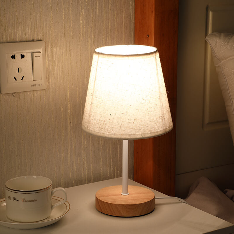 Nordic Vintage Stoff Cone Massivholz LED Tischlampe
