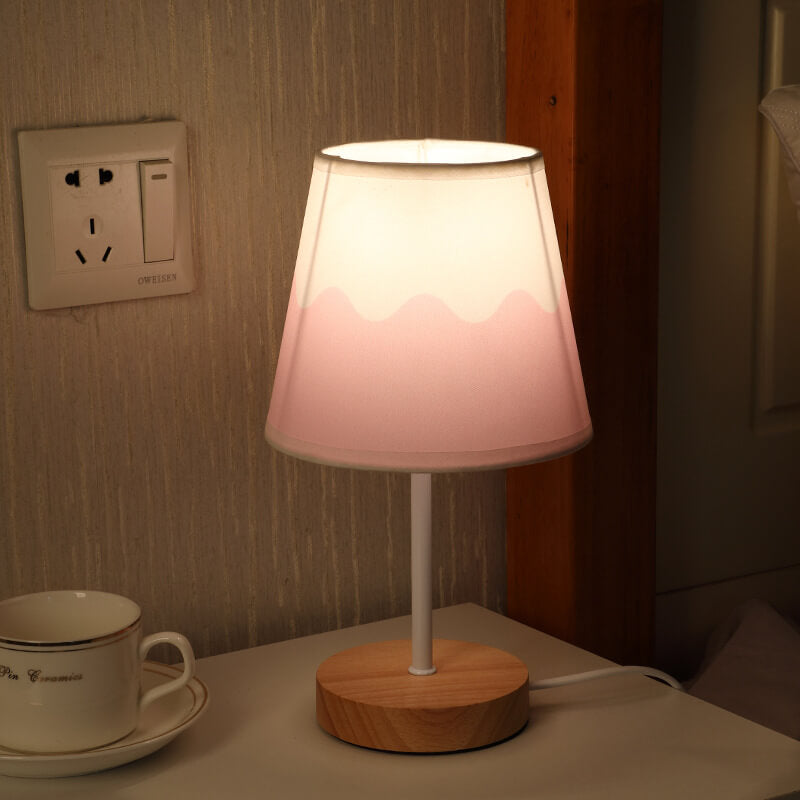 Nordic Vintage Stoff Cone Massivholz LED Tischlampe