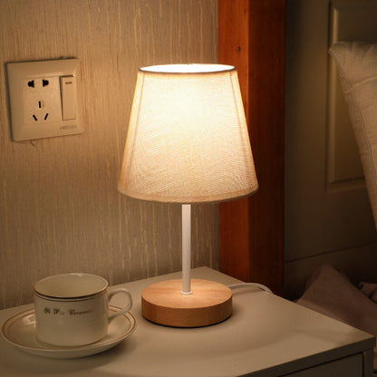 Nordic Vintage Stoff Cone Massivholz LED Tischlampe