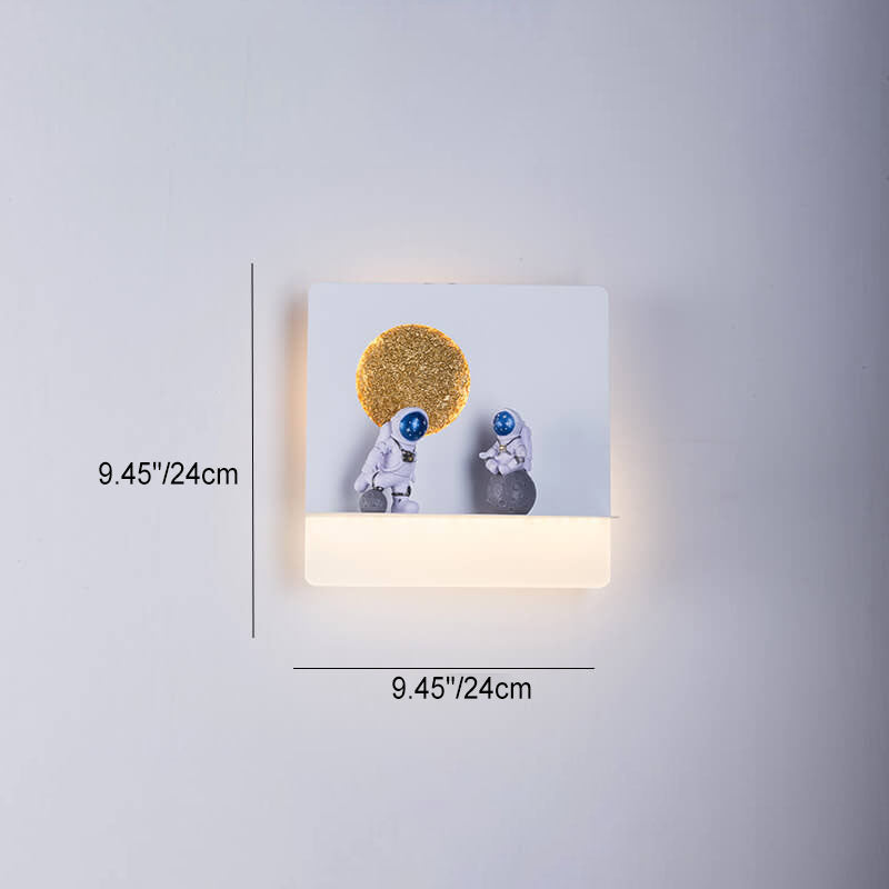 Zeitgenössische kreative Eisenharz runde Astronaut LED Wandleuchte für das Schlafzimmer