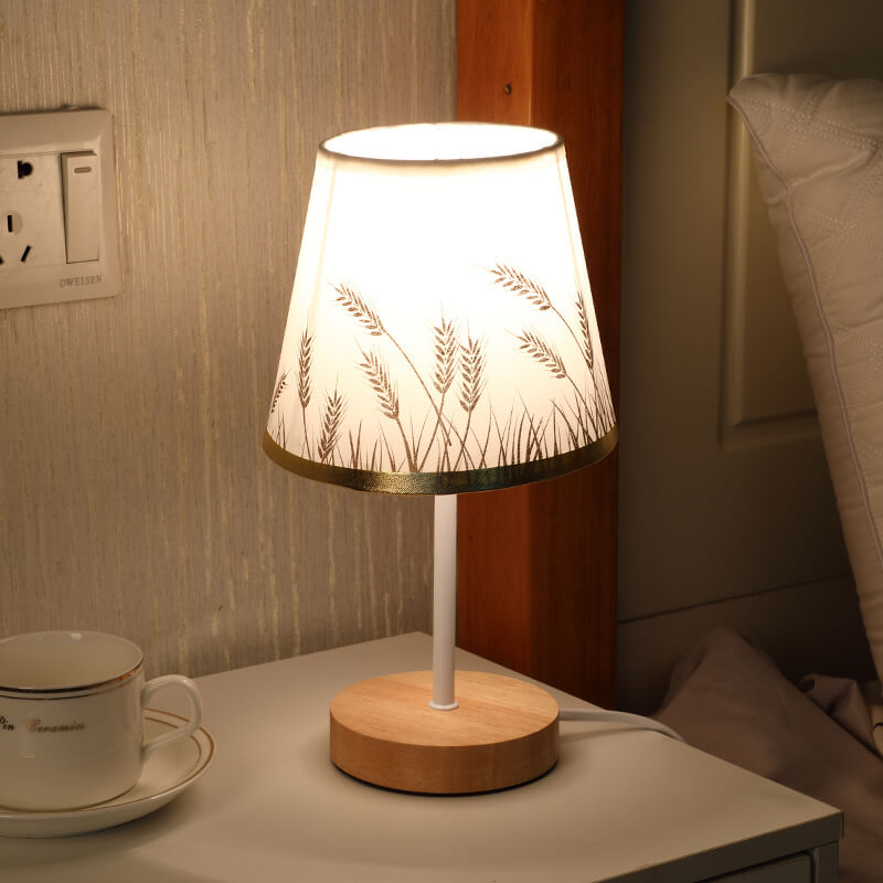 Nordic Vintage Stoff Cone Massivholz LED Tischlampe
