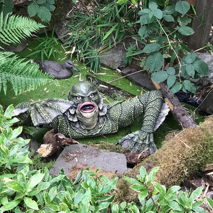 Kreatur Die schwarze Lagune Grab Skulpturen Figur Gartenbau Außenornamente Monster Statue Mann Halloween Deko