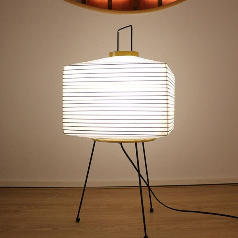 Japanische kreative Papier-Stehlampe mit Dreibeinständer