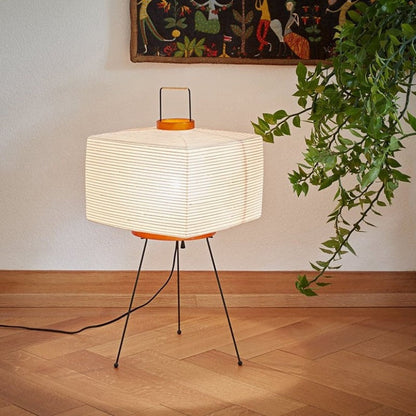 Japanische kreative Papier-Stehlampe mit Dreibeinständer