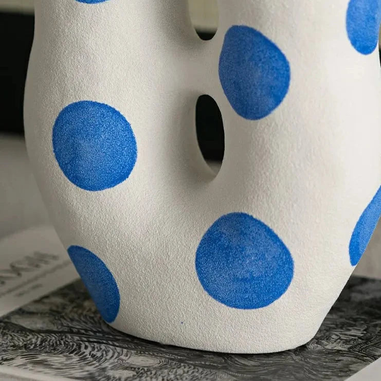 Blaue Punkte Wonky Vase