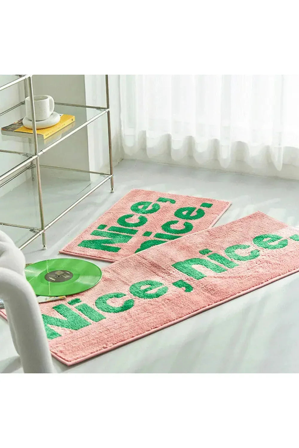 minimalistischer Bereichsteppich