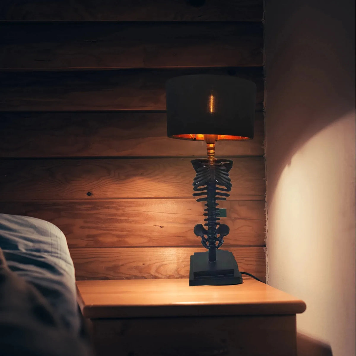 Handgefertigte gotische Skelett-Tischlampe