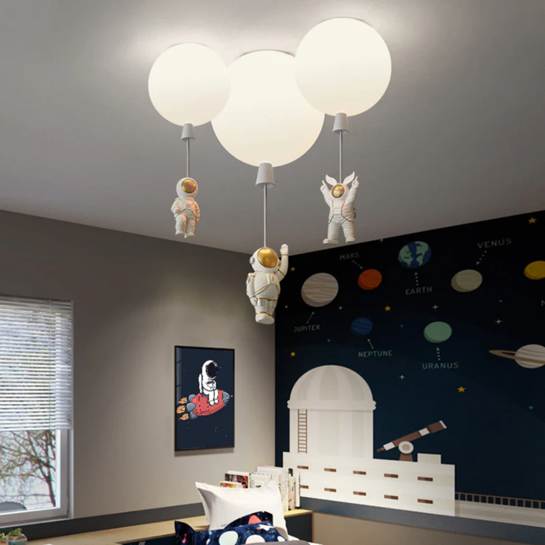 Trendige Moon/Astronaut Kinderzimmer LED-Deckenlampe - CosmoGlow