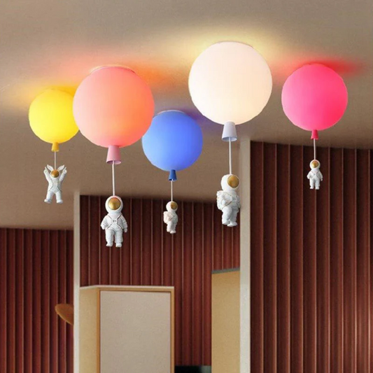 Trendige Moon/Astronaut Kinderzimmer LED-Deckenlampe - CosmoGlow