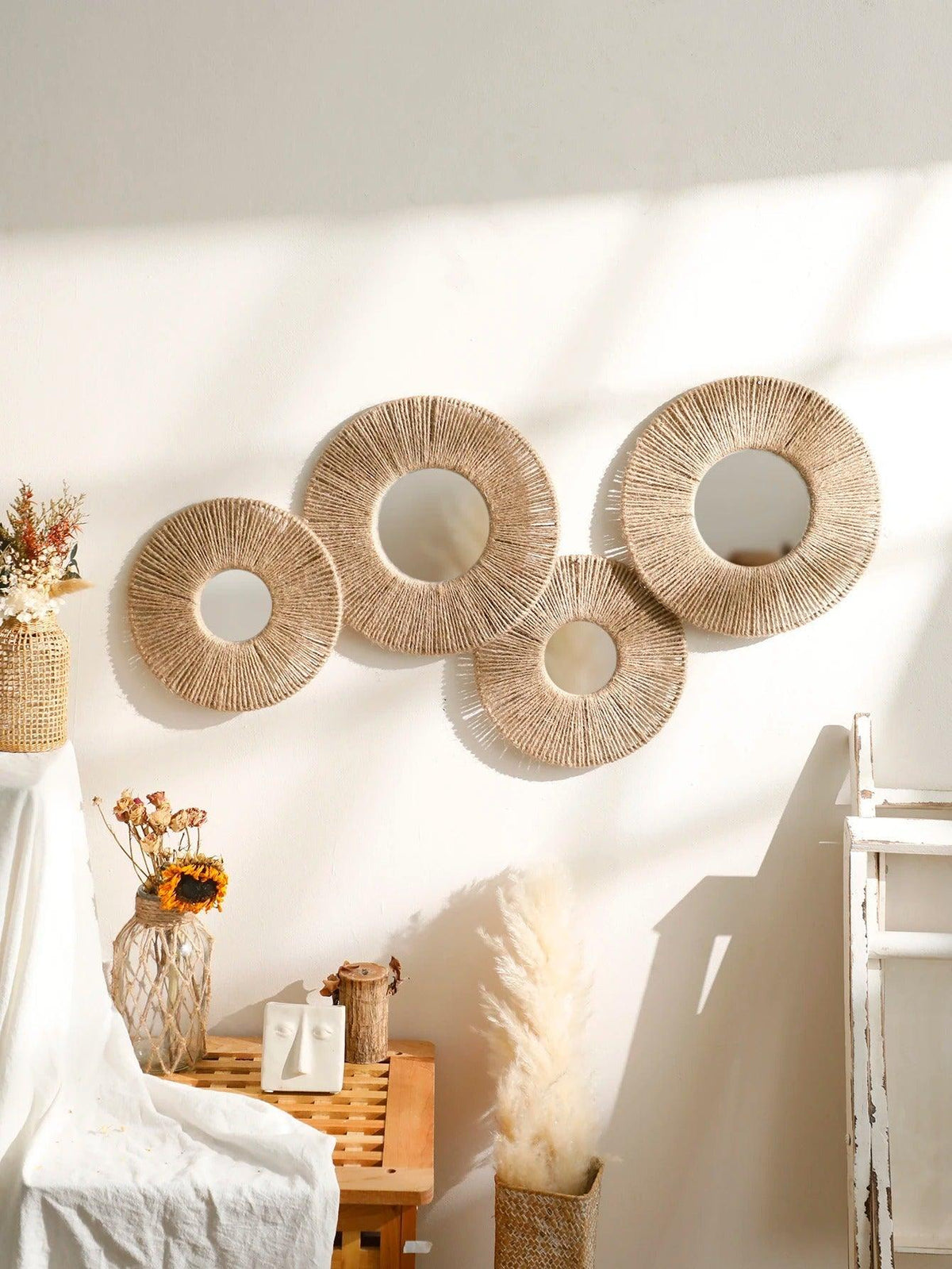 Heim Zeile | Rundes dekoratives Wandspiegel im Boho-Stil mit gewebtem Hanfseil