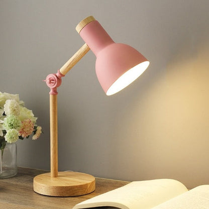 Nordic LED-Tischlampe aus Holz
