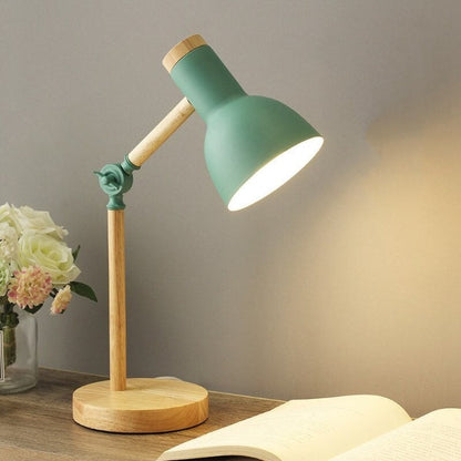 Nordic LED-Tischlampe aus Holz