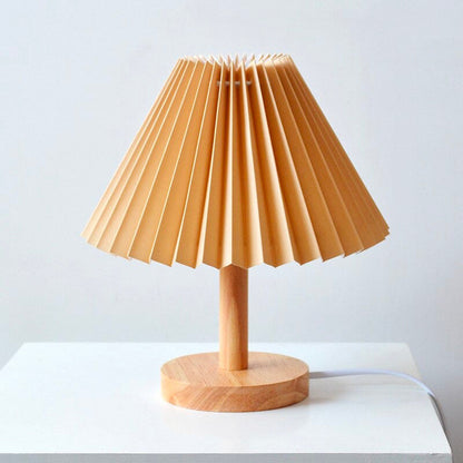Holztischlampe mit gefaltetem Schirm