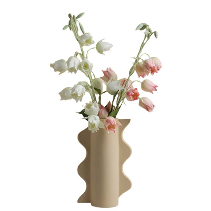 Elegantes Keramikdesign für elegante Blumenarrangements